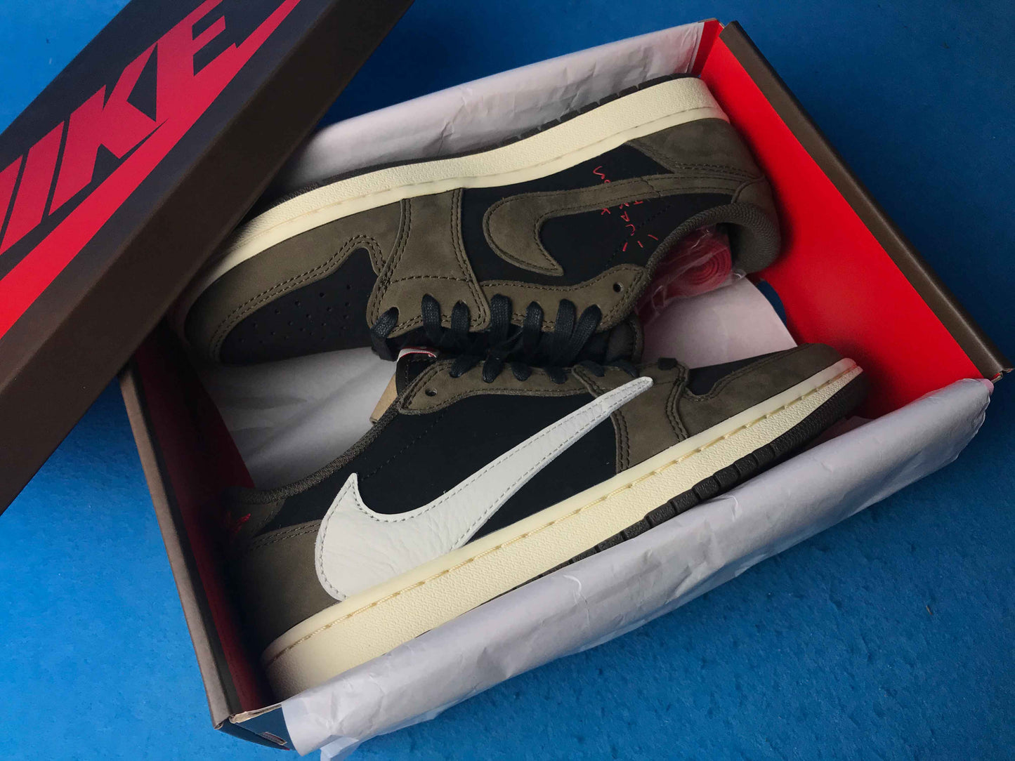 Jordan 1 low Travis Scott "Mocha"