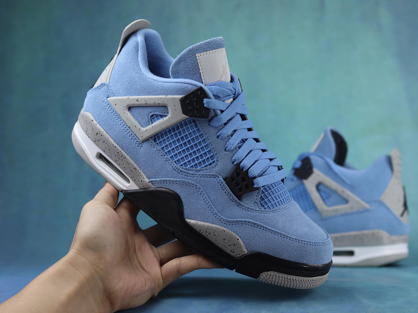 Jordan 4 "University Blue"