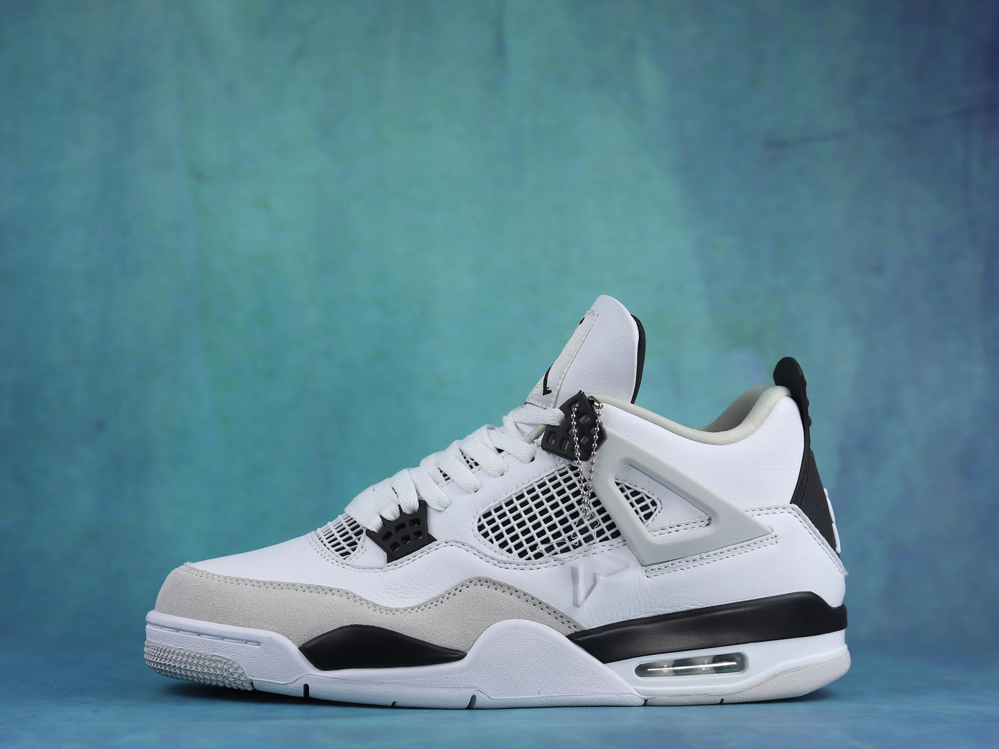 Jordan 4 “Military Black”