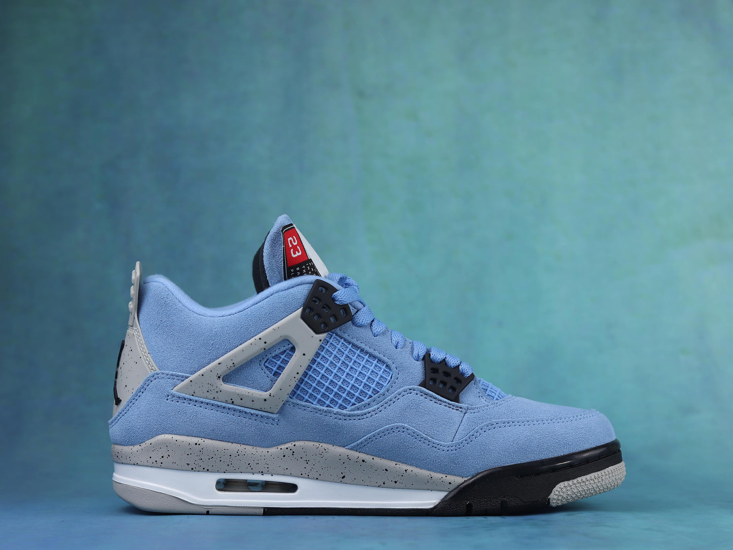 Jordan 4 "University Blue"