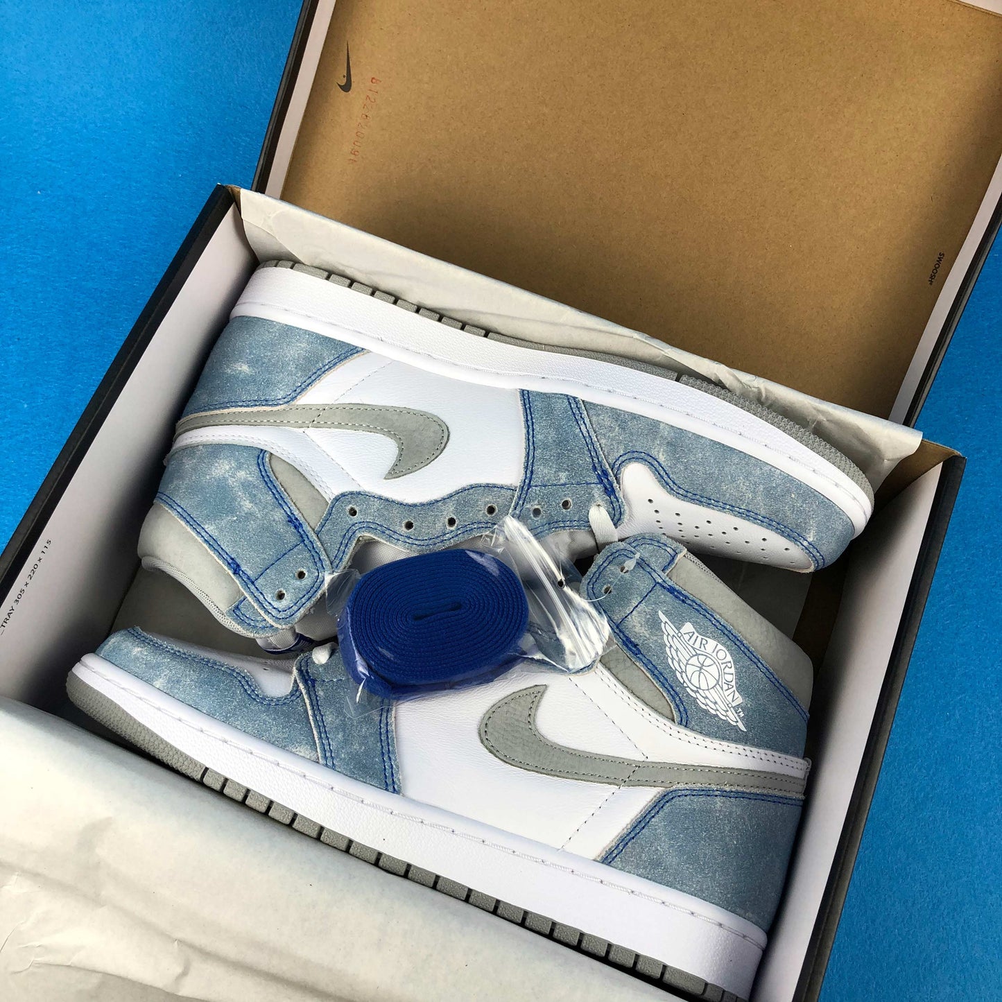 Jordan 1 High "Hyper Royal"