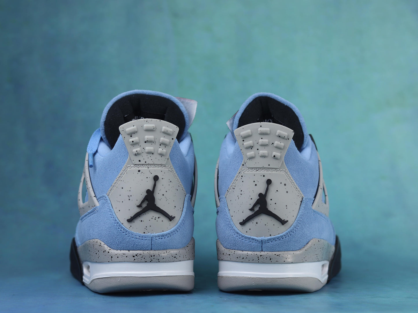 Jordan 4 "University Blue"